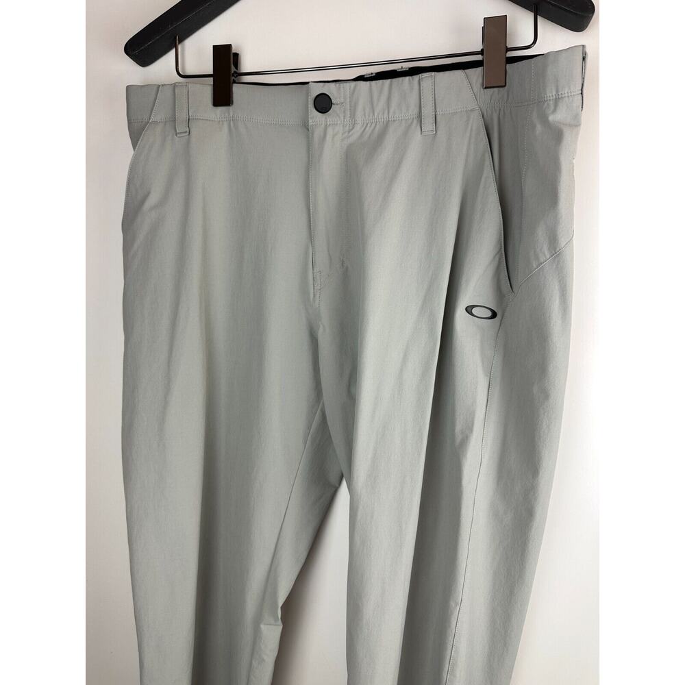 Oakley Golf Pants Casual Chino Regular Fit Flat Front Stretch Gray Men's 38 x 28 - Picture 2 of 15